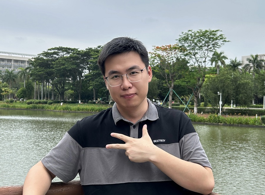 刘辉个人照片.jpg