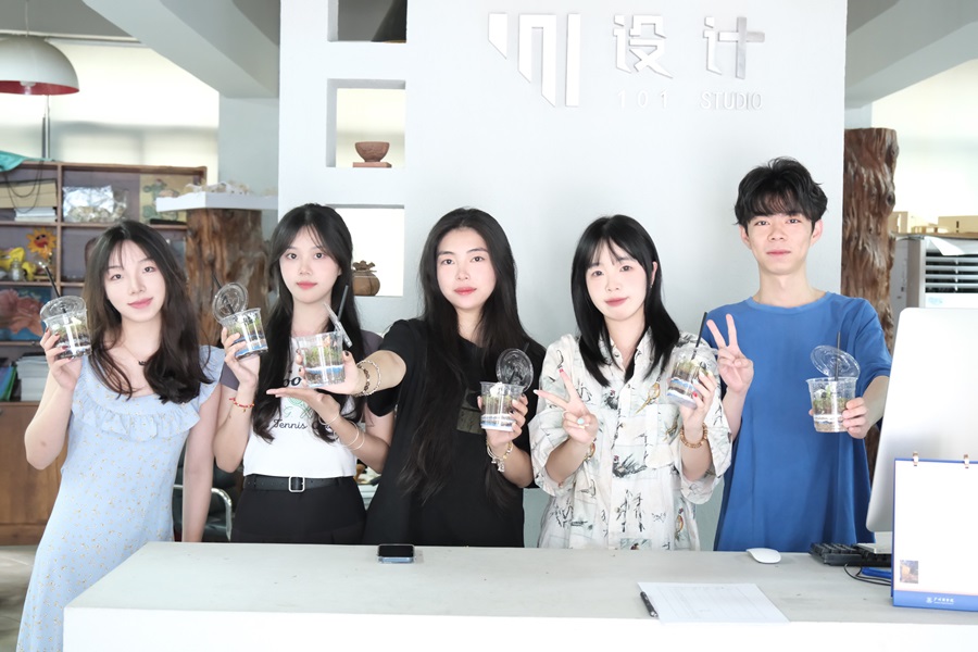 小组成员.jpg
