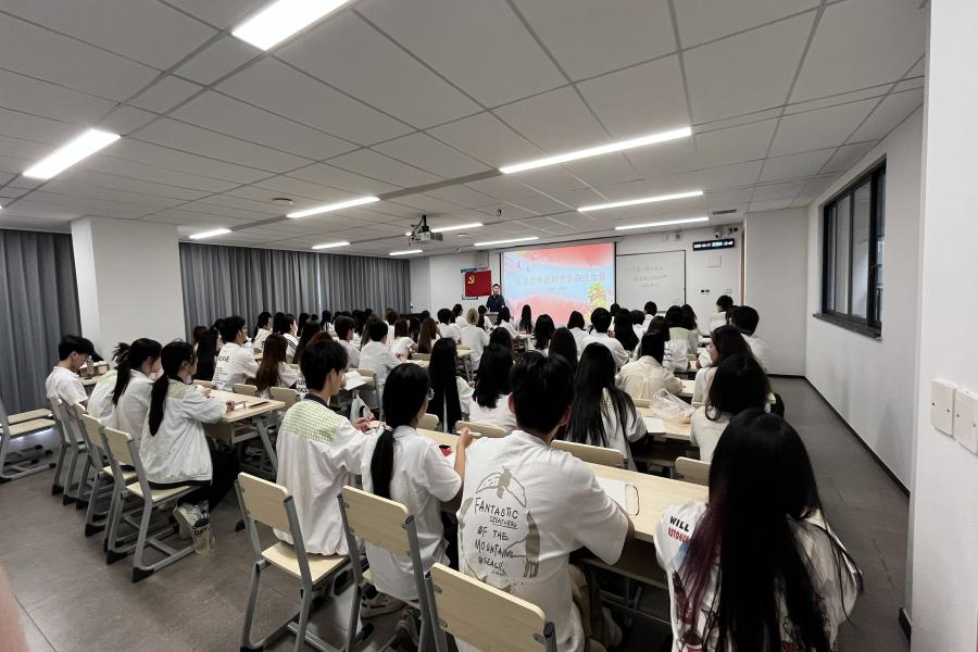 吴顺利老师授课.jpg
