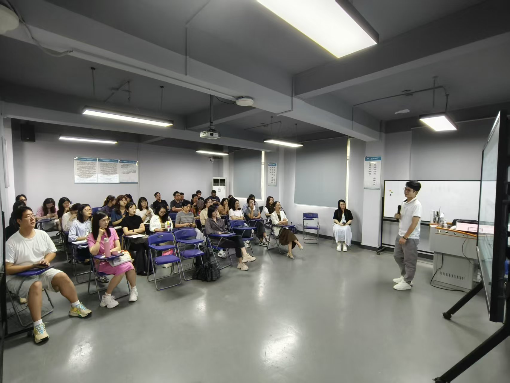 会议现场（三）.jpg
