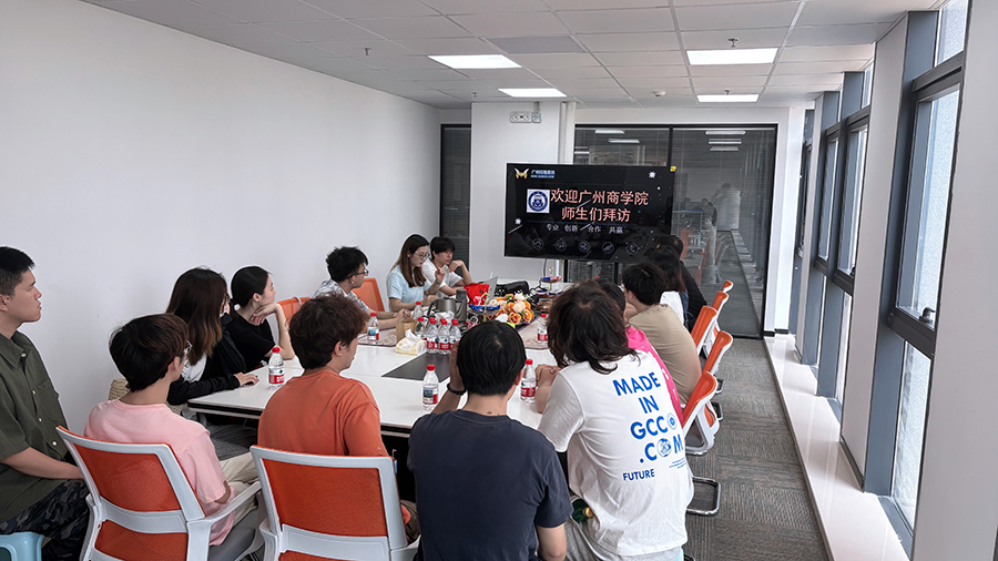座谈会.jpg