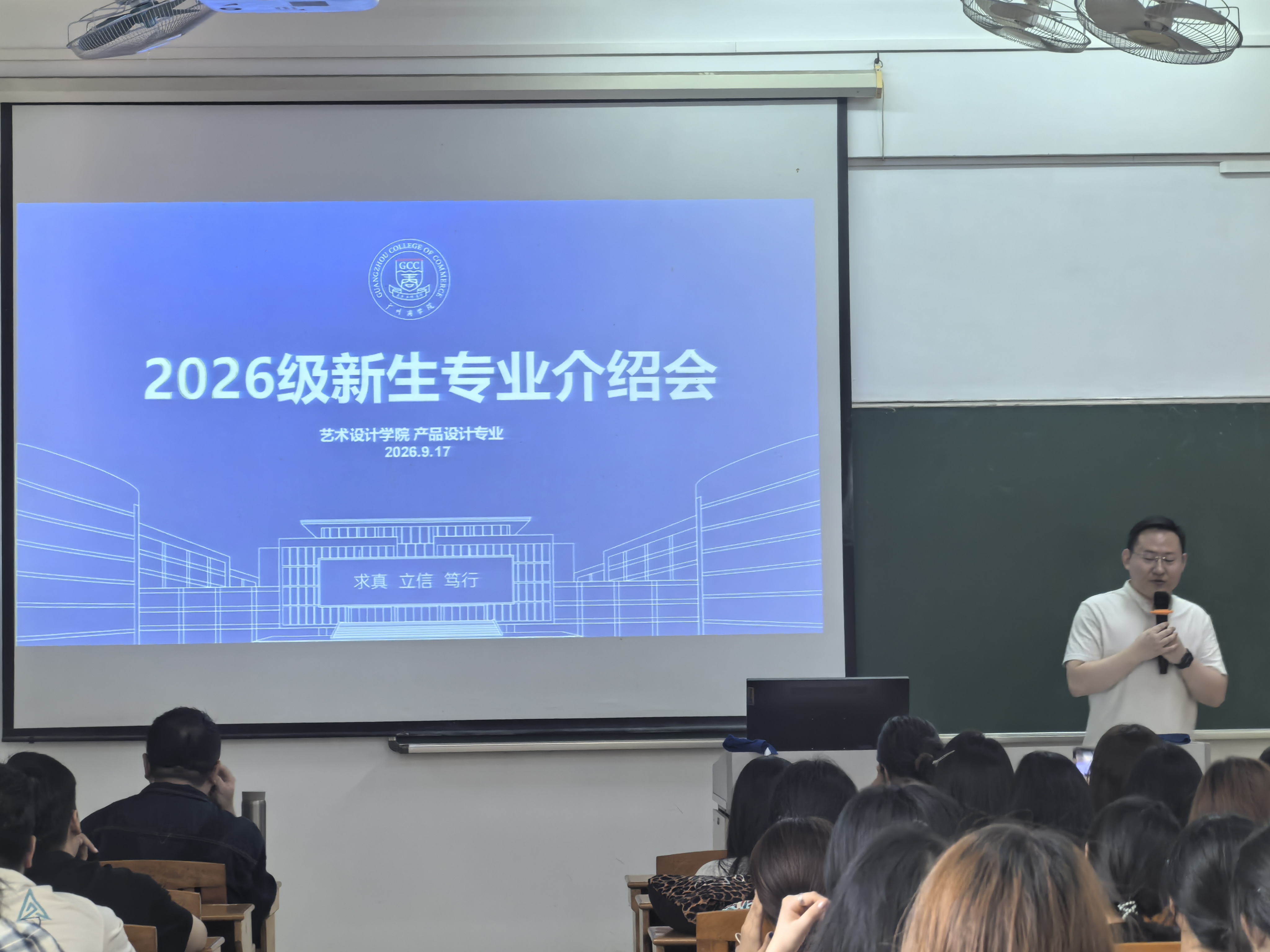 见面会现场1.jpg