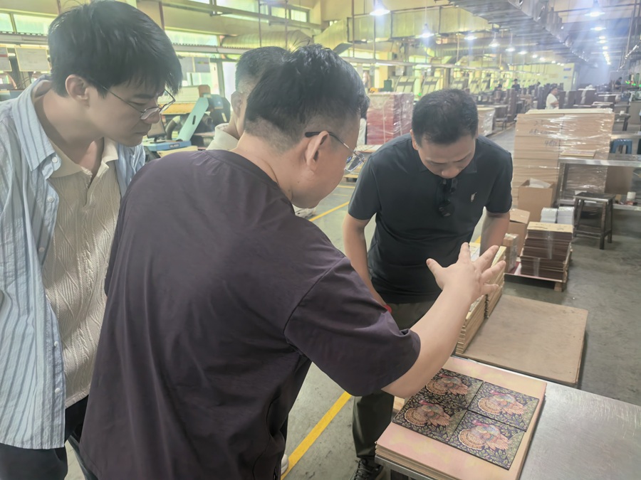 参观车间现场.jpg